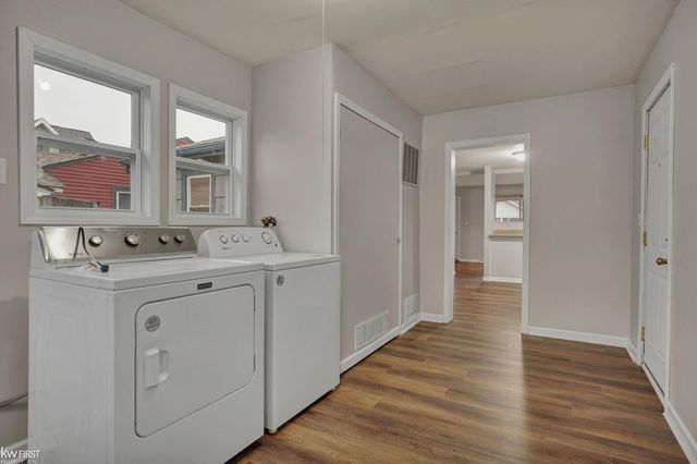 2068 E Boatfield Avenue, Burton, MI 48529