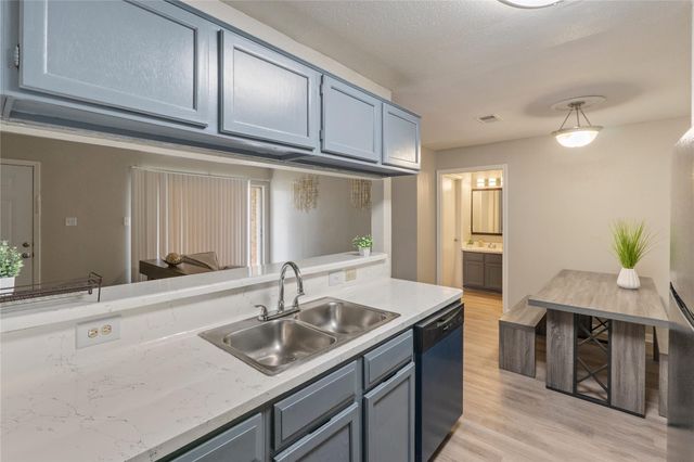 8923 Antoine Drive 40, Houston, TX 77088