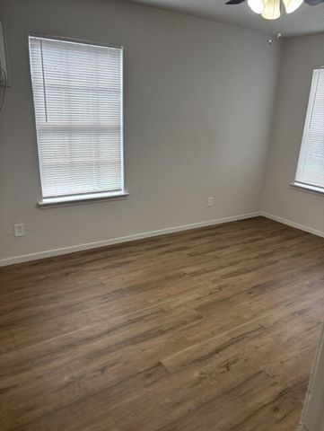 115 W Rogers Street, Arlington, TX 76011