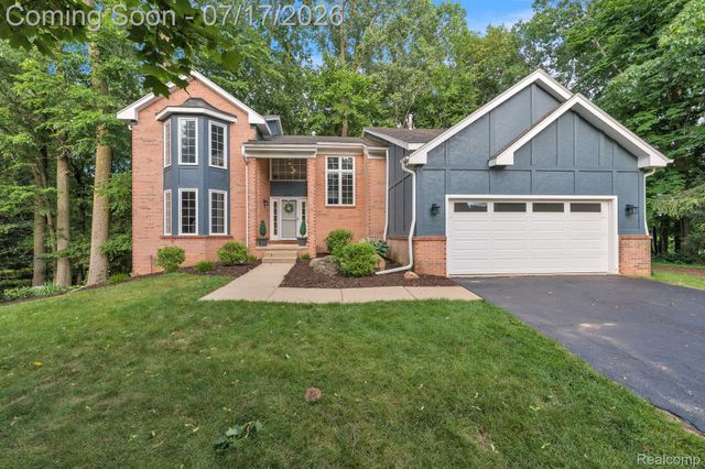 6081 Beachwood Drive, West Bloomfield Charter Township, MI 48324
