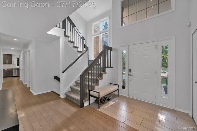 6081 Beachwood Drive, West Bloomfield Charter Township, MI 48324