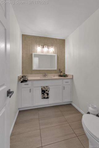 6081 Beachwood Drive, West Bloomfield Charter Township, MI 48324
