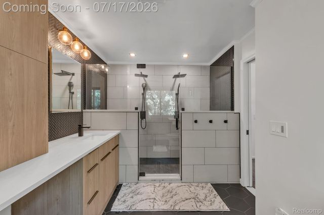 6081 Beachwood Drive, West Bloomfield Charter Township, MI 48324
