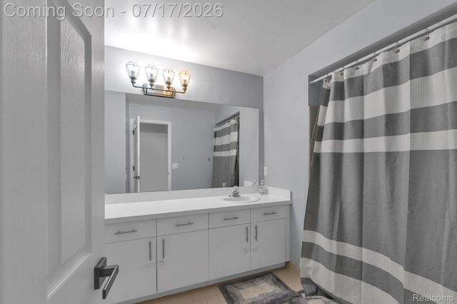 6081 Beachwood Drive, West Bloomfield Charter Township, MI 48324