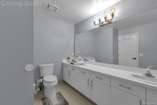 6081 Beachwood Drive, West Bloomfield Charter Township, MI 48324