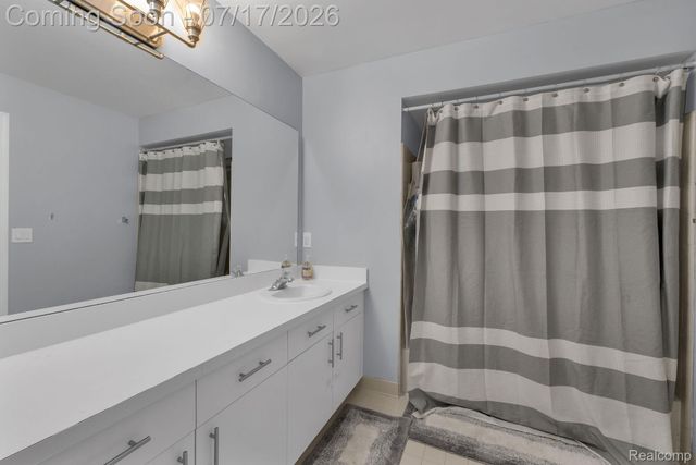 6081 Beachwood Drive, West Bloomfield Charter Township, MI 48324