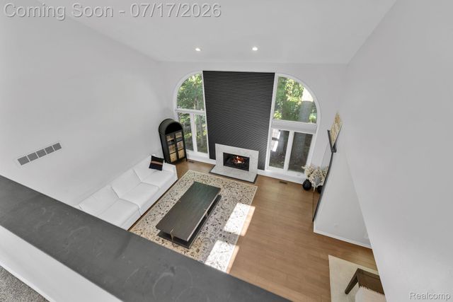 6081 Beachwood Drive, West Bloomfield Charter Township, MI 48324