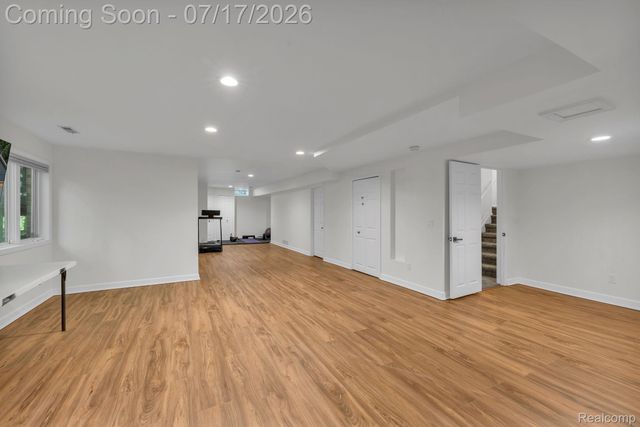 6081 Beachwood Drive, West Bloomfield Charter Township, MI 48324