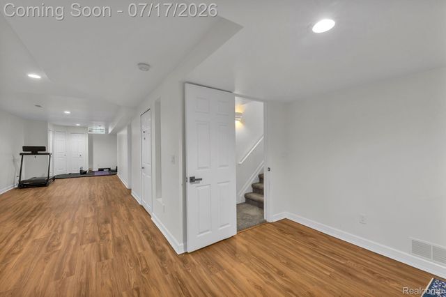 6081 Beachwood Drive, West Bloomfield Charter Township, MI 48324
