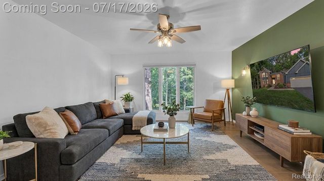 6081 Beachwood Drive, West Bloomfield Charter Township, MI 48324