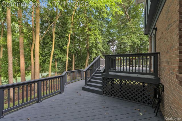 6081 Beachwood Drive, West Bloomfield Charter Township, MI 48324