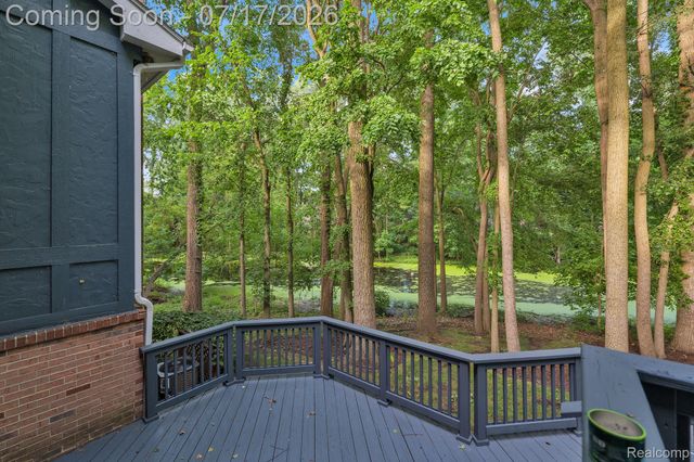6081 Beachwood Drive, West Bloomfield Charter Township, MI 48324
