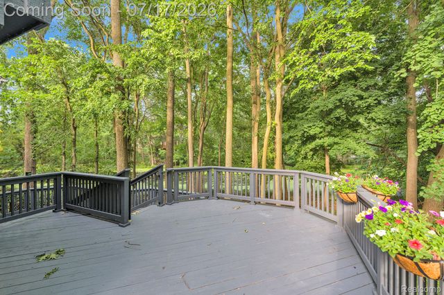6081 Beachwood Drive, West Bloomfield Charter Township, MI 48324