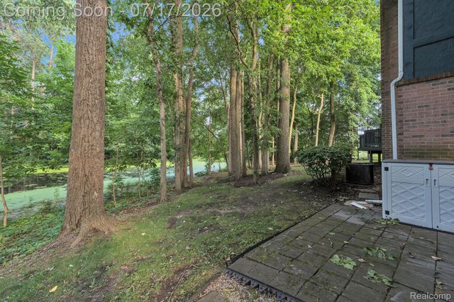 6081 Beachwood Drive, West Bloomfield Charter Township, MI 48324