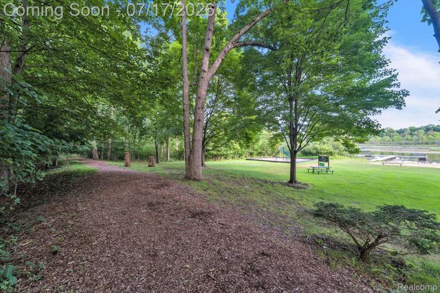 6081 Beachwood Drive, West Bloomfield Charter Township, MI 48324