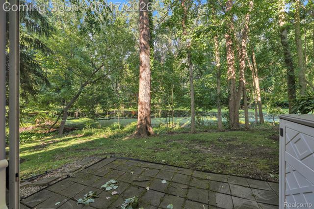 6081 Beachwood Drive, West Bloomfield Charter Township, MI 48324
