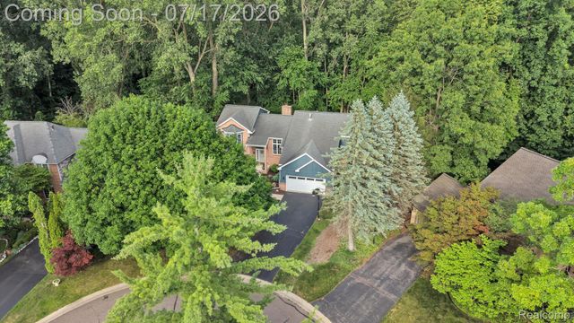 6081 Beachwood Drive, West Bloomfield Charter Township, MI 48324