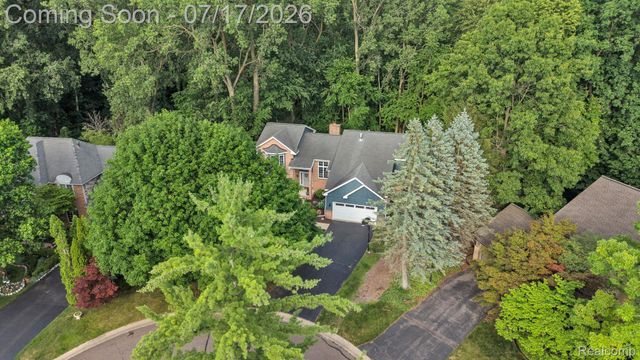 6081 Beachwood Drive, West Bloomfield Charter Township, MI 48324