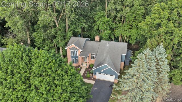 6081 Beachwood Drive, West Bloomfield Charter Township, MI 48324