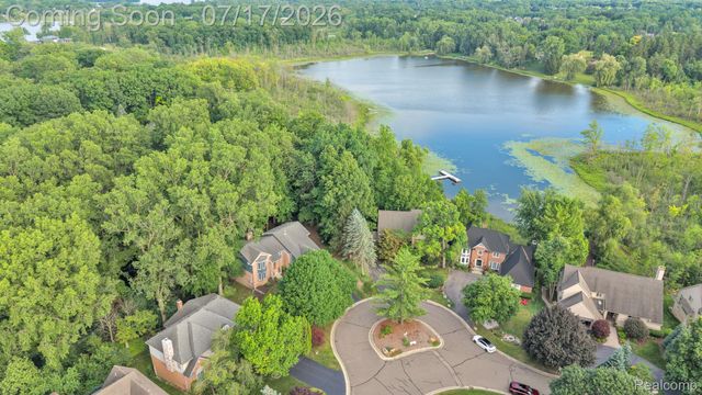 6081 Beachwood Drive, West Bloomfield Charter Township, MI 48324