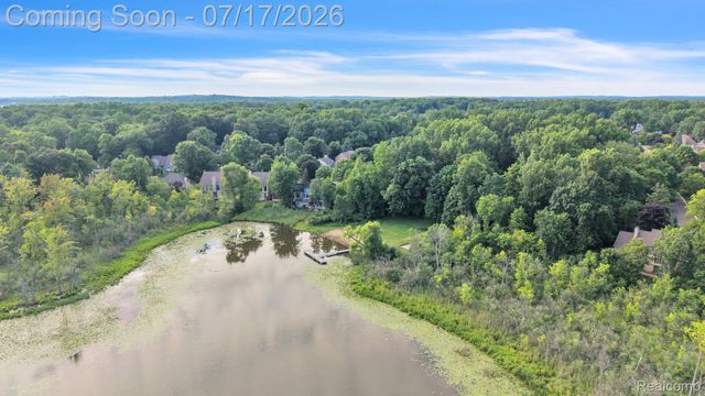 6081 Beachwood Drive, West Bloomfield Charter Township, MI 48324