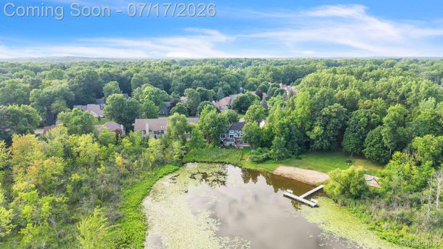 6081 Beachwood Drive, West Bloomfield Charter Township, MI 48324