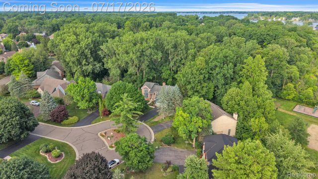 6081 Beachwood Drive, West Bloomfield Charter Township, MI 48324