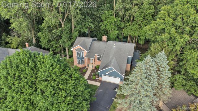 6081 Beachwood Drive, West Bloomfield Charter Township, MI 48324