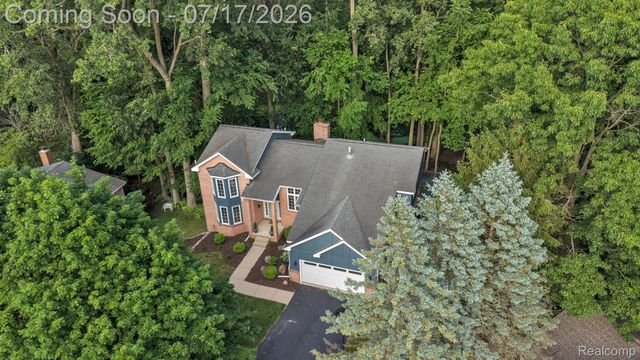 6081 Beachwood Drive, West Bloomfield Charter Township, MI 48324