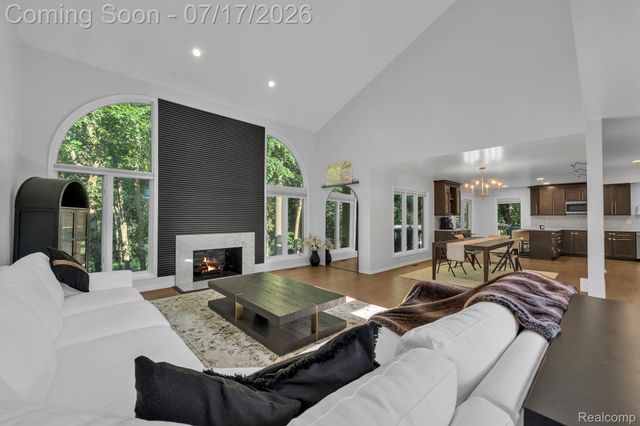 6081 Beachwood Drive, West Bloomfield Charter Township, MI 48324