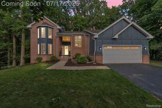 6081 Beachwood Drive, West Bloomfield Charter Township, MI 48324