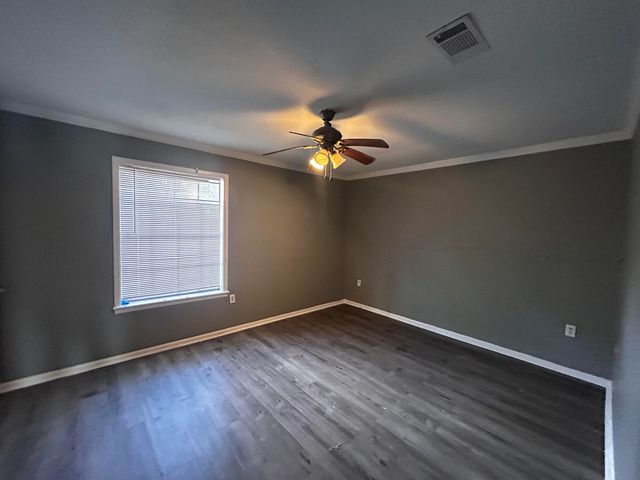 1143 N Lake Estates Dr., Hattiesburg, MS 39402