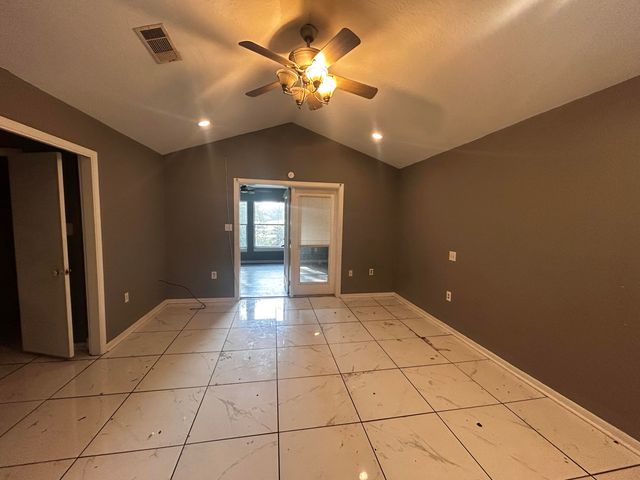 1143 N Lake Estates Dr., Hattiesburg, MS 39402