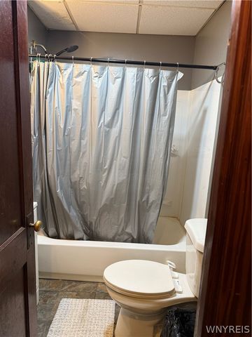 2975 Mckoon Avenue, Niagara Falls, NY 14305