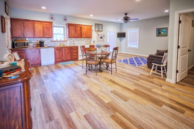 42 Lilac Lane, Branson West, MO 65737