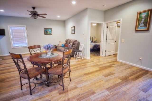 42 Lilac Lane, Branson West, MO 65737