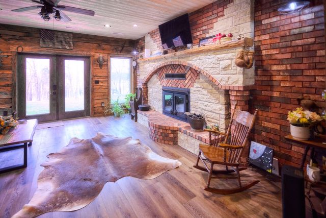 42 Lilac Lane, Branson West, MO 65737