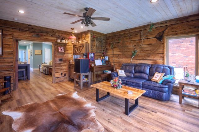 42 Lilac Lane, Branson West, MO 65737