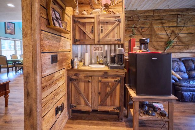 42 Lilac Lane, Branson West, MO 65737