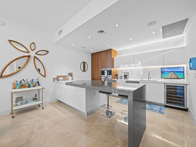 701 N Fort Lauderdale Beach Boulevard 704, Fort Lauderdale, FL 33304