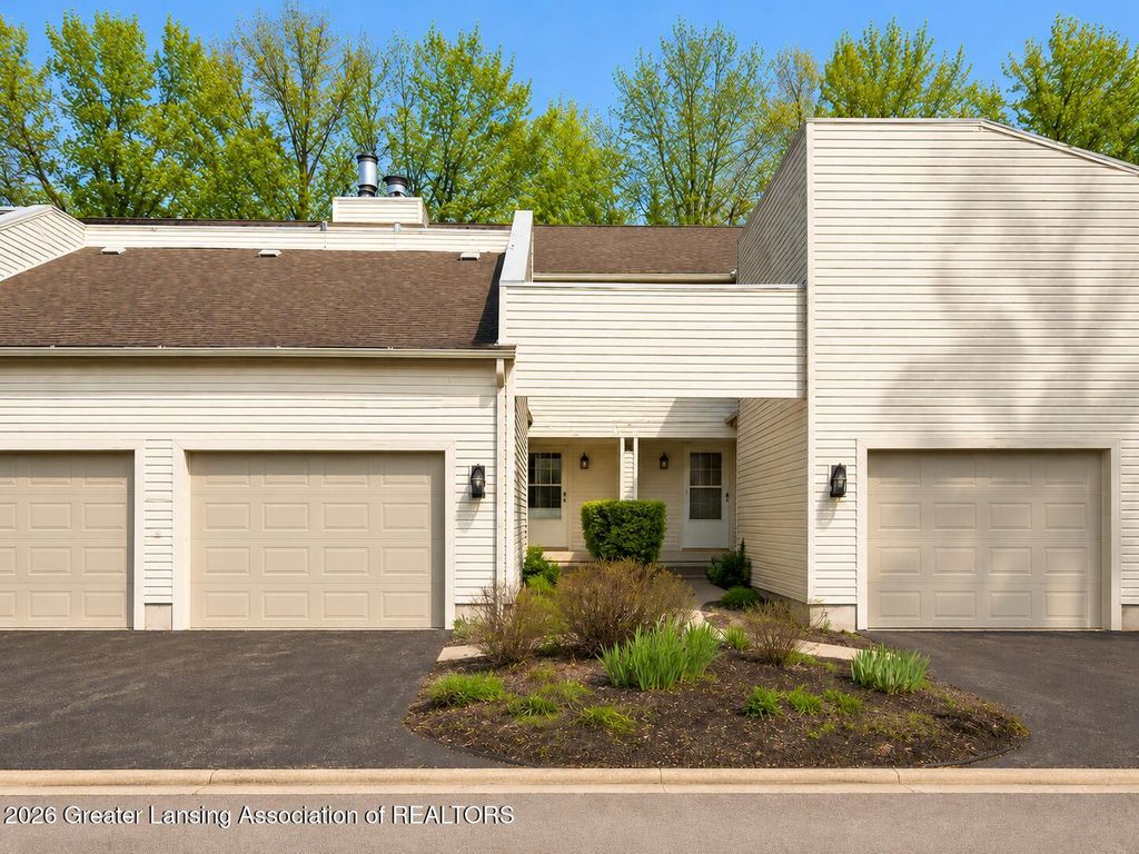 1106 S Ridge Road, Lansing, MI 48917