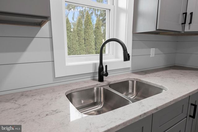 211 W BROAD, Shillington, PA 19607