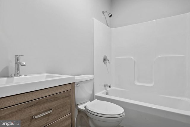 211 W BROAD, Shillington, PA 19607