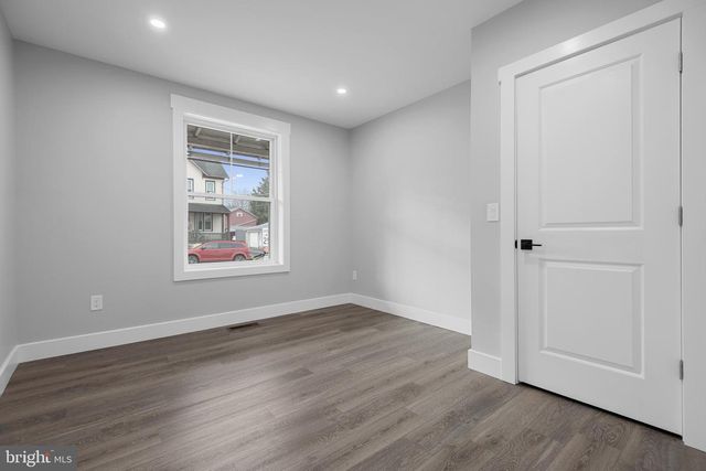 211 W BROAD, Shillington, PA 19607