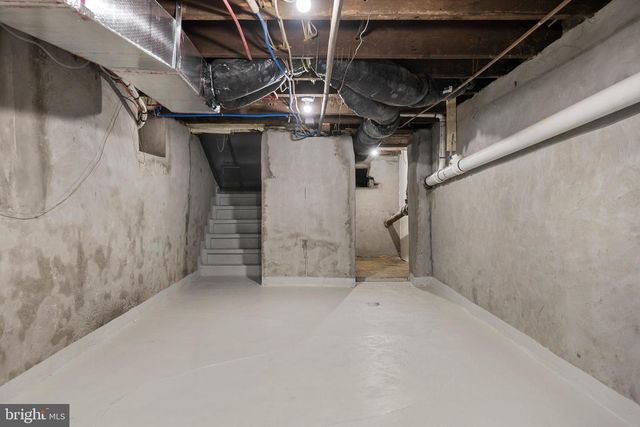 211 W BROAD, Shillington, PA 19607