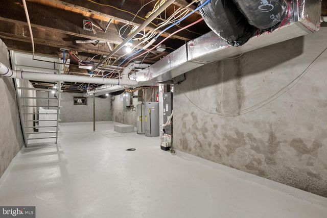 211 W BROAD, Shillington, PA 19607