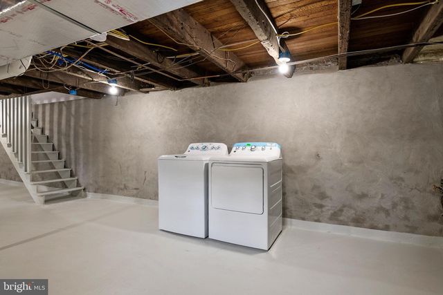 211 W BROAD, Shillington, PA 19607