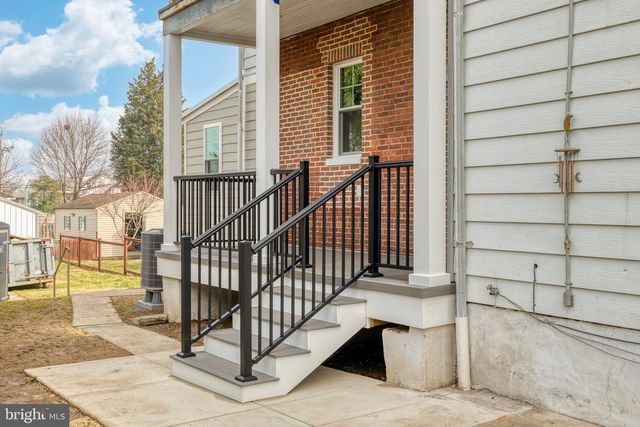 211 W BROAD, Shillington, PA 19607