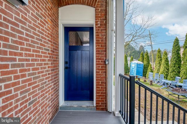 211 W BROAD, Shillington, PA 19607