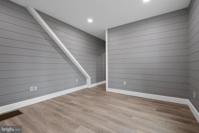 211 W BROAD, Shillington, PA 19607